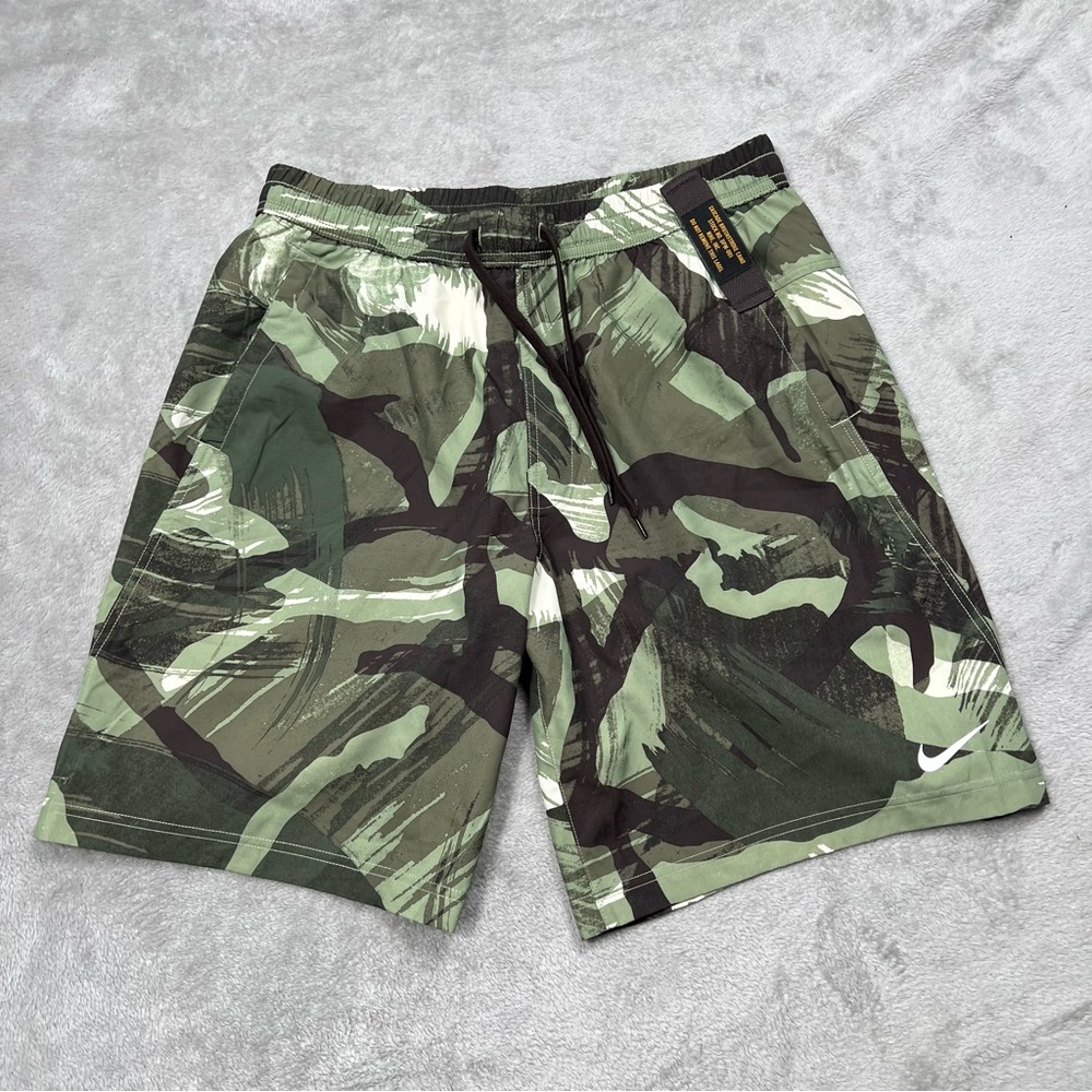 Nike Form 9" Versatile Shorts Mens M Green Dri-Fit Unlined Woven Camo FN3046 386
